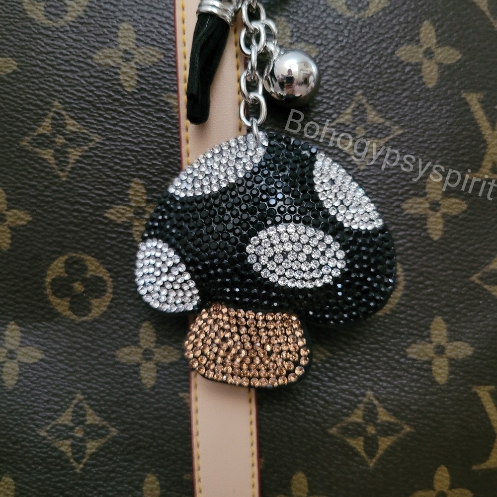 🍄 Mushroom Crystal Rhinestone Keychain Bag Charm With Black Tassel